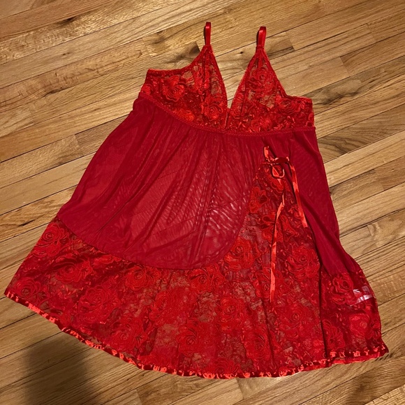 Bright red lingerie nightie - Picture 1 of 7